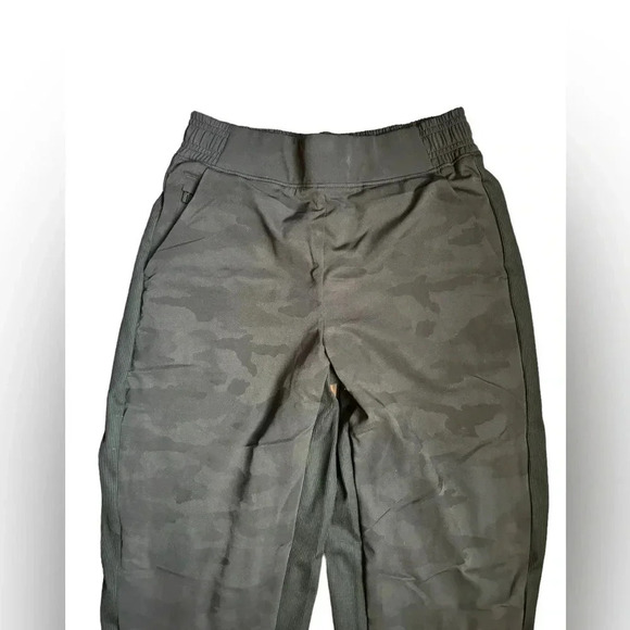 Athleta BROOKLYN LINED CAMO JOGGER Camo Lux Black tapered hem Size 0 - Picture 3 of 15